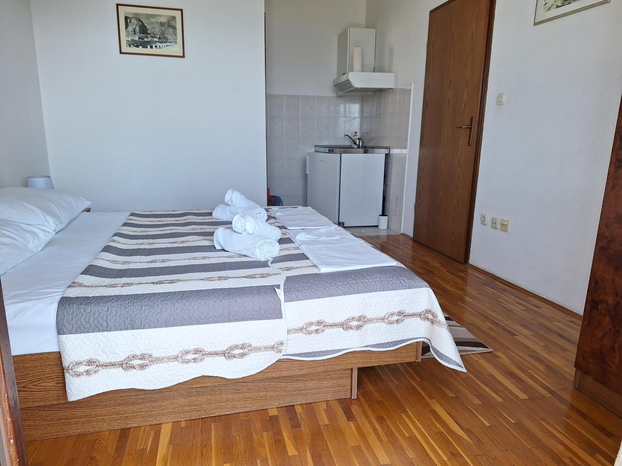 Ante Apartments Duće الغرفة الصورة